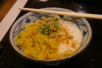 ららぽーと横浜の丸亀製麺所のとろろ釜玉うどん
