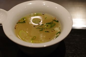 川崎武蔵小杉にあるお好み焼き屋「ぎゅんた」のスープ