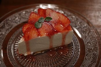 横浜黄金町にあるカフェ「カフェ ショコラ」のケーキ