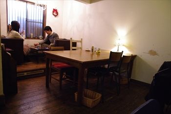 川崎新丸子にかるカフェ「HanaCAFE」の店内