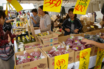 横浜南部市場まつりの売り場