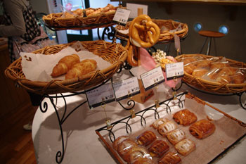 横浜日ノ出町にあるパン屋「Bakery Ruhetal」の店内