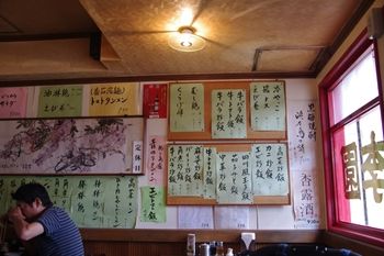 横浜山手にある中華料理店「李園」の店内