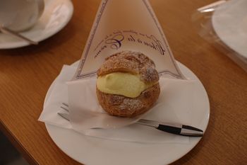 横浜あざみ野にあるカフェ「プチゾウ」のシュークリーム