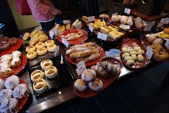 横浜中華街にあるパン屋「のり蔵」の店内