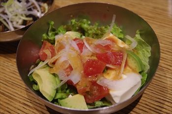 武蔵小杉にある餃子専門店「原宿餃子楼」のサラダ