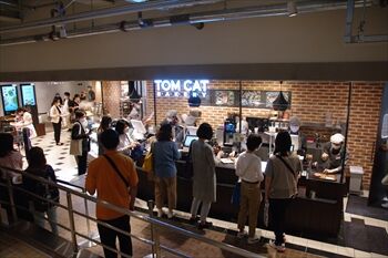 CIAL横浜にあるパン屋「トムキャットベーカリー」の外観