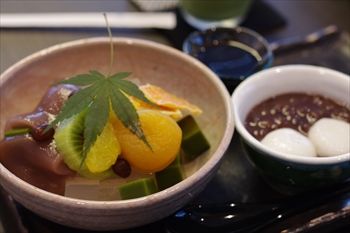 横浜元町にある和菓子屋「香炉庵」のあんみつ