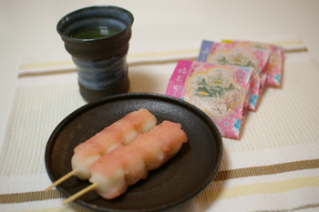 大倉山の和菓子店「青柳」の串だんご(梅)と梅最中