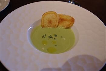 横浜新山下にあるイタリアン「リジャーナル」のスープ