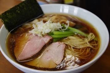 東神奈川にあるラーメン店「らぁめん 夢」のラーメン