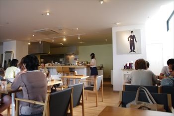 横浜元町・中華街にあるカフェ「雪ノ下」の店内
