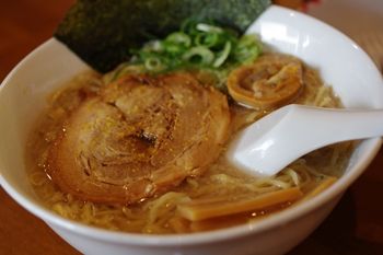 大和にあるラーメン店「しんたけ」のラーメン