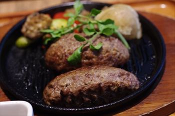 横浜みなとみらいにあるいしがまやハンバーグのハンバーグ