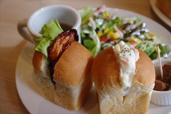 横浜東白楽にあるベーカリーカフェ「ベースプラスワン」のランチ