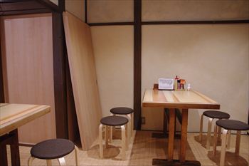 町田にあるとんかつ屋「とんかつ朱鞠」の店内