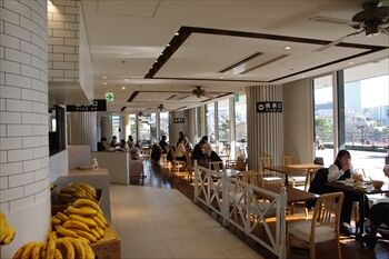横浜みなとみらいにある「Q's FOOD HALL」の店内
