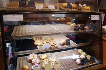 横浜センター北にあるパン屋「レジオン」の店内