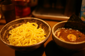 横浜日吉のつけ麺屋「あびすけ」の味玉つけ麺