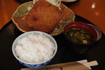 横浜菊名にあるとんかつ屋さん「とんかつ かつき」のメンチ