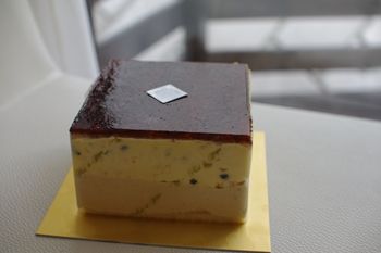 横浜たまプラーザのケーキショップ「ベルグの4月」のアイスケーキ