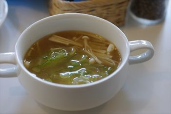 横浜元町・中華街のカフェ「レイジー スターフィッシュ」のスープ
