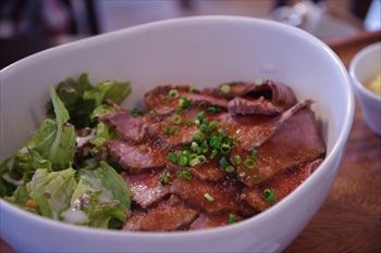横浜みなとみらいにある肉料理のお店「アンカーグラウンド」のランチ