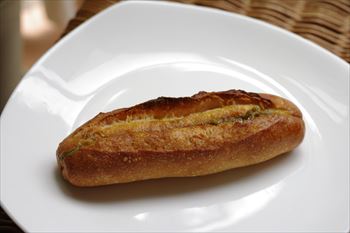 横浜駅構内にあるパン屋「TRUFFLE mini」のパン