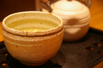 横浜ランドマークの和カフェ「緑茶+話」のほうじ茶