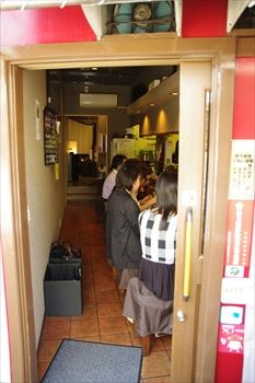 横浜石川町にある生パスタのお店「元町生パスタ」の店内