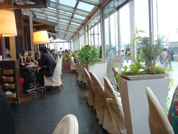 ²£ÉÍÀÖ¥ì¥ó¥¬ÁҸˤÎCafe Madu ¡Ê¥«¥Õ¥§ ¥Þ¥Ç¥£¡ËŹÆâ