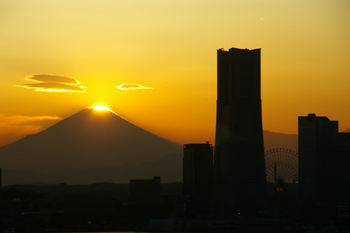横浜みなとみらいと富士山3