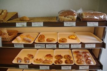 横浜桜木町にあるパン屋さん「キムラヤベーカリー」の店内