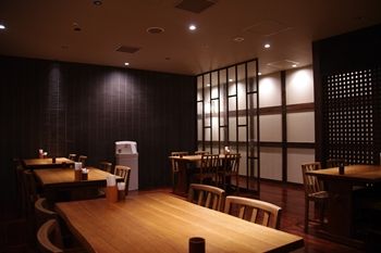 横浜センター北にあるハンバーグのお店「グリル蔵敷」の店内
