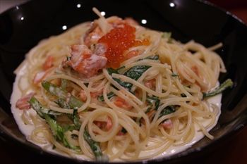 新横浜にある「ウォーターフォールカフェ」のパスタ