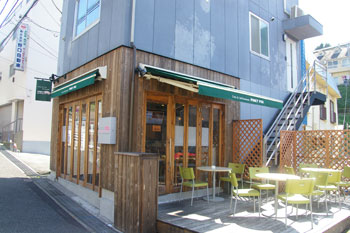 横浜石川町のカレー専門店「PINKY PIG(ピンキーピッグ)」の店頭