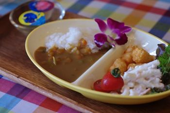 横浜にあるカフェ「ベンチ(BENCH)」のKIDSカレープレート
