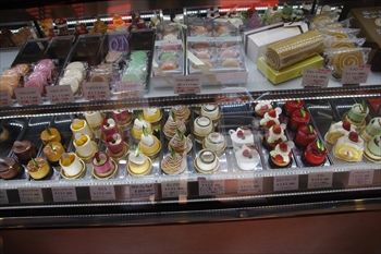 横浜星川にある洋菓子店「トゥジェール」の店内