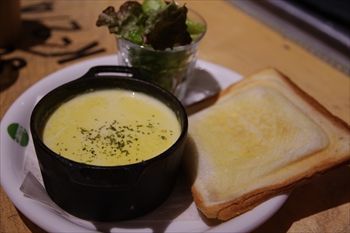 横浜みなとみらいにあるカフェ「キャンプコーヒー」のトースト