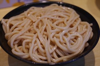 横浜白楽にあるつけ麺のお店「くり山」のつけ麺の麺