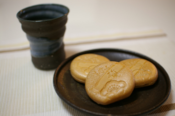 大倉山の和菓子店「青柳」の梅最中