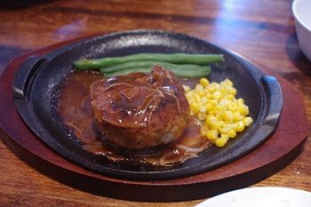 横浜駒岡にあるハンバーグのお店「斉藤精肉店」のハンバーグ