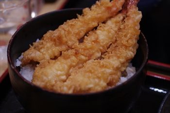 新横浜にあるそば屋「小諸そば」の天丼