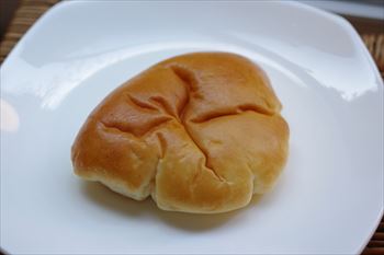 横浜にあるペストリーショップ「ドーレ」のパン