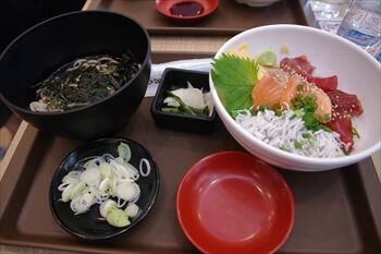 横浜桜木町にある定食屋「かねせい」のランチ