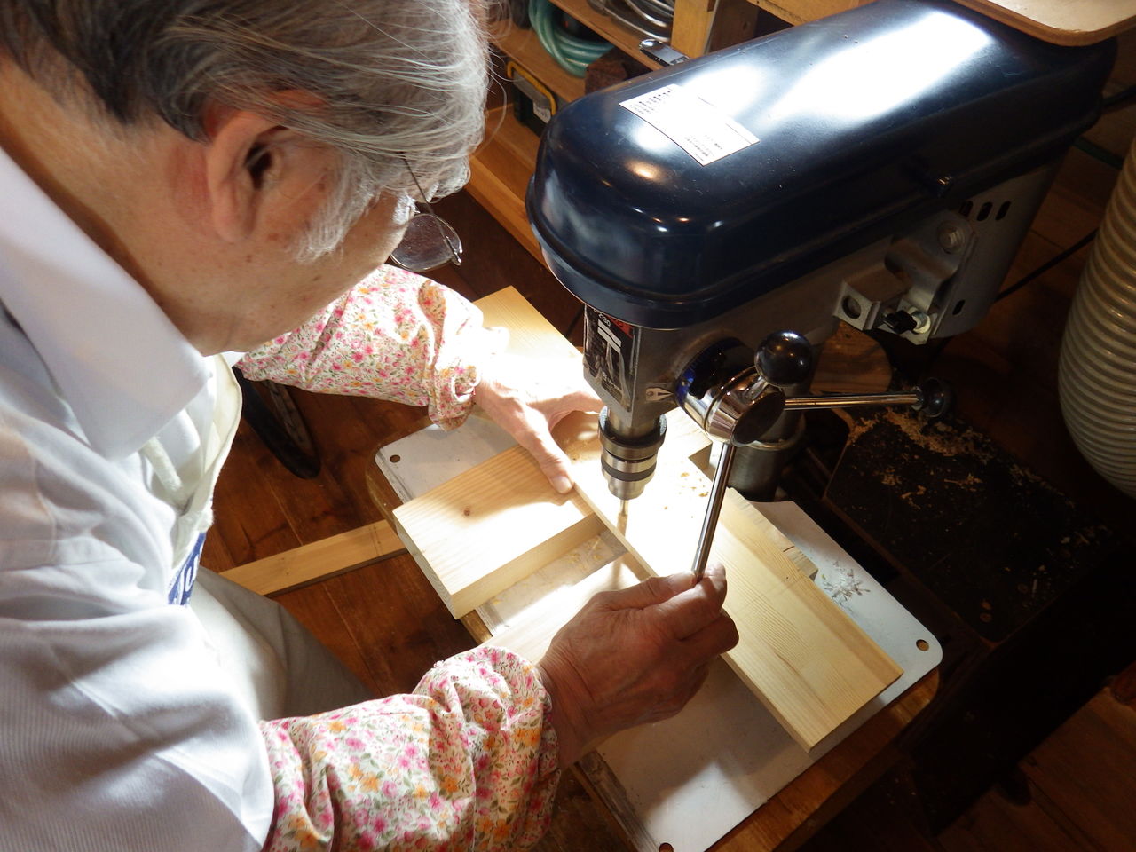 床上ボール盤』を、『卓上ボール盤』にしましょう。 : 60歳からの青春 