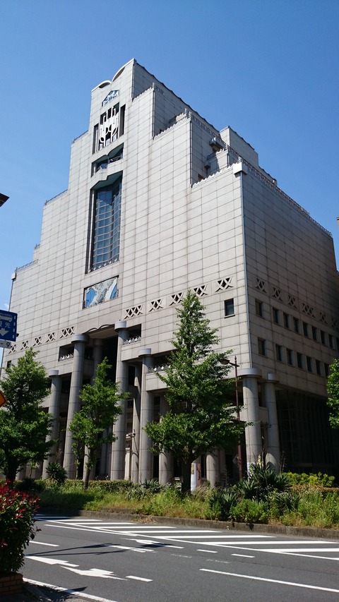 千葉市美術館 建物 外観 ふたつの柱 江戸絵画?現代美術をめぐる