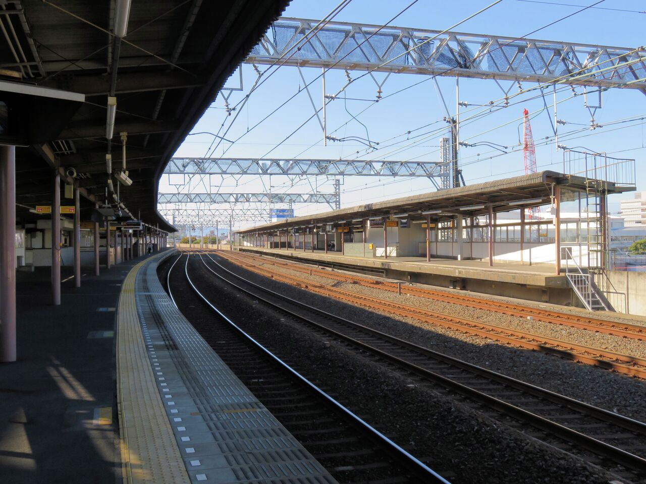 西 三 荘 駅