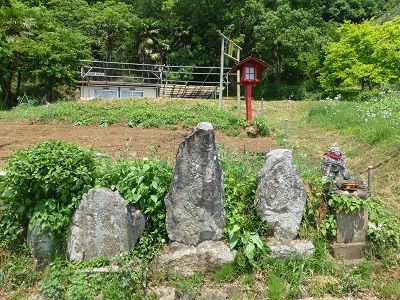 086 秋葉神社の竹鳥居・石像群