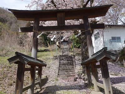 061 八幡神社(木製鳥居)